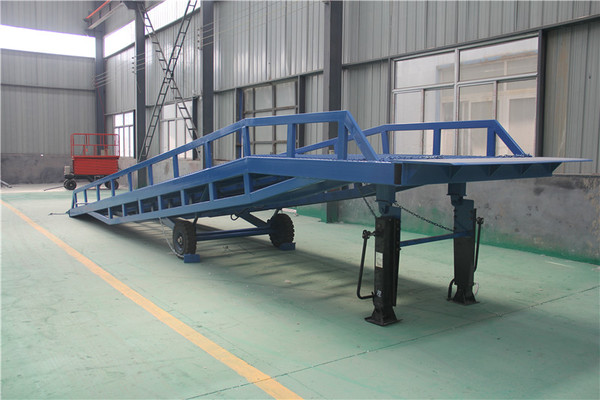 移動(dòng)登車橋  移動(dòng)登車橋