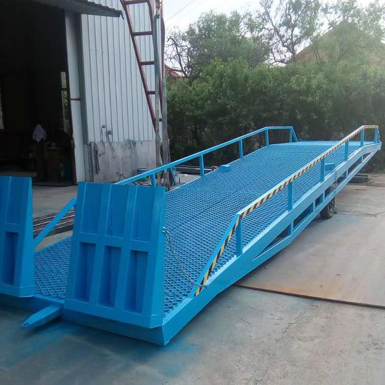 移動(dòng)登車橋  移動(dòng)登車橋